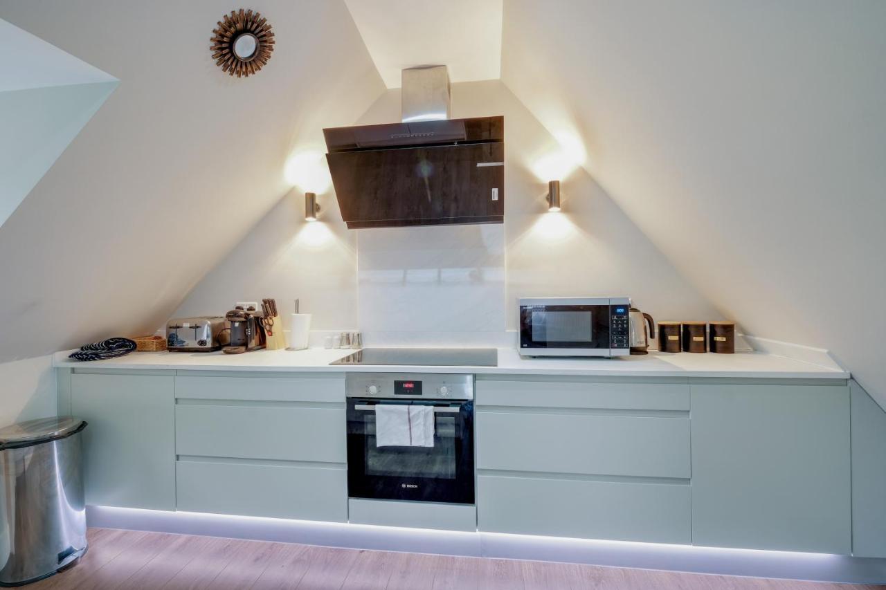 Crown Place 2 & 3 Bedroom Luxury Apts With Parking In Shepperton By 360Stays Dış mekan fotoğraf